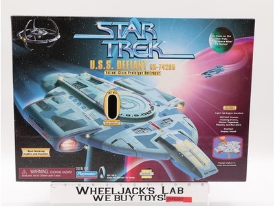 USS Defiant NX-74205 Valiant-Class Prototype Destroyer Star Trek 1997 Playmates