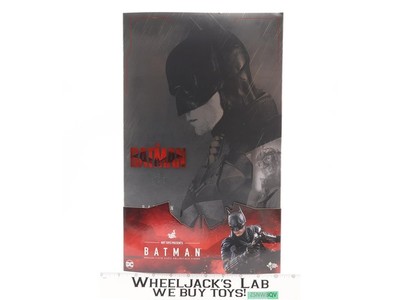 MMS638 Batman Robert Pattinson DC Comics Hot Toys 1:6 Figure NEW MIB