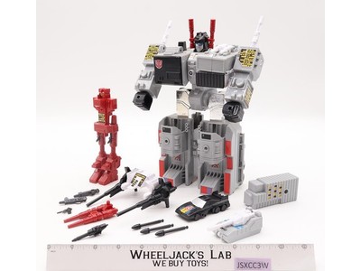 Metroplex Third Party Action Figure