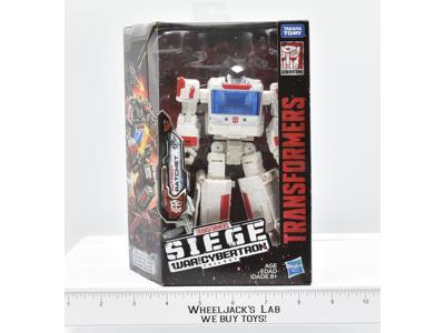 Ratchet Deluxe MIB Siege War for Cybertron WFC Transformers Action Figure
