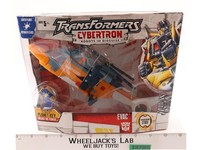 Evac Transformers Cybertron 2006 Hasbro Action Figure NEW SEALED