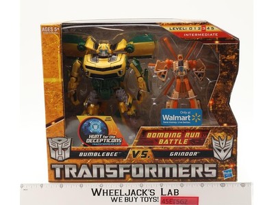 Bumblebee vs Grindor Transformers Hunt For The Decepticons Hasbro NEW SEALED