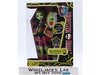 Venus McFlytrap W/ Pet First Release Monster High 2011 Mattel Doll NEW