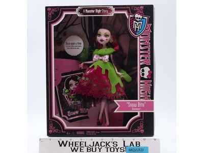 Snow Bite Draculaura Monster High Scarily Ever After 2012 Mattel Doll NEW