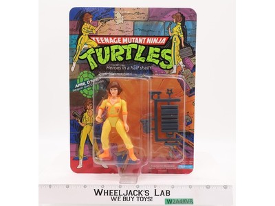 April O'Neil 10-Back Press Badge Stripes TMNT 1988 Playmates NEW MOSC UNPUNCHED