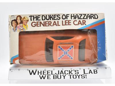 General Lee Bo &amp; Luke '69 Dodge Charger Dukes of Hazzard Mego Action Figures