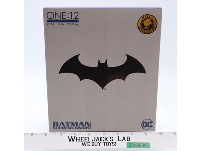 Batman Supreme Knight DC Comics 2020 Mezco One:12 6" Action Figure NEW MIB