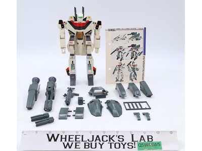 VF-1S Battroid Valkyrie Macross Bandai Toys 1/55 Scale With Strike Pack and Gun