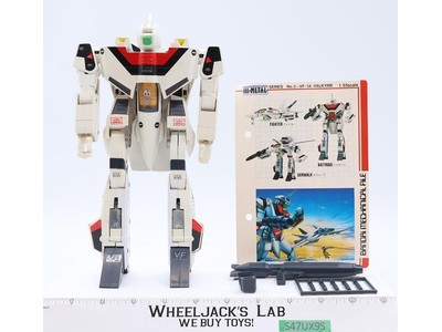 VF-1A Battroid Valkyrie Macross Bandai Toys 1/55 Scale With Gun