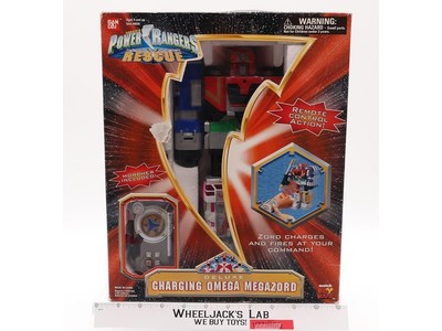 Deluxe Charging Omega Megazord Saban's Power Rangers 2000 Bandai Figure