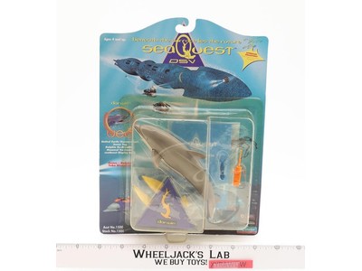 Darwin Dolphin Sea Quest DSV 1994 Playmates Action Figure NEW SEALED MOSU