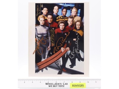 Cast of Star Trek Voyager 6 Signatures AUTOGRAPHED 8x10 Photograph
