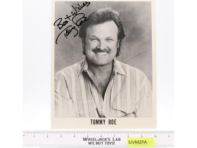Tommy Roe Singer Songrwriter AUTOGRAPHED B&W 8x10 Photograph