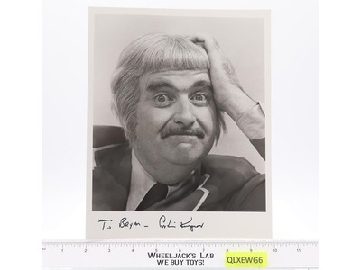 Captain Kangaroo Bob Keeshan AUTOGRAPHED B&W 8x10 Photograph