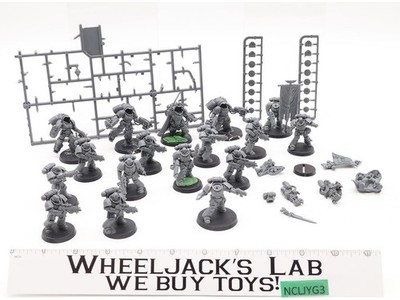 Lot of 18 Miscellaneous Ultramarines Warhammer 40K Games Workshop