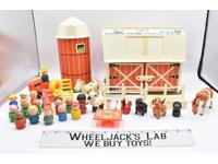 Family Play Farm Fisher Price Little People Vintage #915