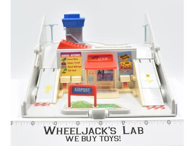 Charged Battery/Airport Secret Auto Supplies Play Set 1989 Micro Machines Galoob
