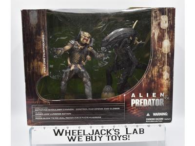 Alien & Predator Deluxe Box Set Movie Maniacs McFarlane 2002 Action Figure