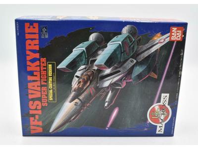 Bandai 1/72 VF-1S Super Valkryie Special Coated Version chrome-plated model kit