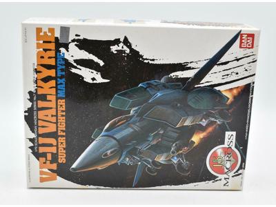 Bandai 1/72 VF-1J Super Valkyrie Max Type model kit