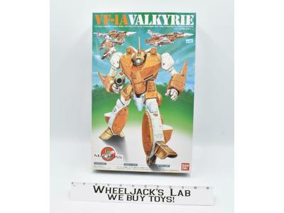Bandai 1/72 VF-1A Valkyrie model kit (3-mode variable/transformable kit)