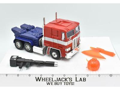 Convoy Optimus Prime MP-10 Masterpiece Takara 2011 Transformers Action Figure