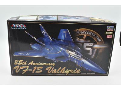 Hasegawa 1/72 VF-1S Valkyrie 25th Anniversary model kit