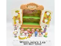 House Berry Patch w 15 Dolls 1980s Vintage Strawberry Shortcake Closet Cupboard