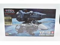 Hasegawa 1/72 VF-1S Strike Valkyie Metal Plating Version (Champagne Gold) model