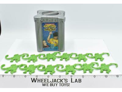 City Sewer Turtle Chain Game TMNT Teenage Mutant Ninja Turtles 1990 Helm Toys