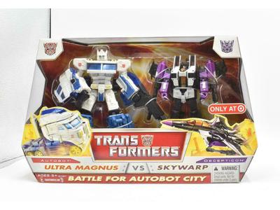 Ultra Magnus VS Skywarp The Ultimate Battle Classics Transformers 2006 Hasbro