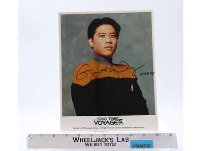 Harry Kim Star Trek Voyager Garrett Wang AUTOGRAPHED 8x10 Picture