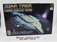 USS Defiant Star Trek Deep Space Nine 1996 AMT ERTL Model Kit
