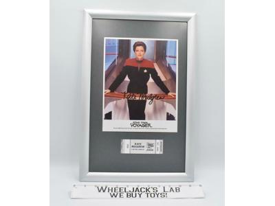 Captain Janeway Star Trek Deep Space 9 Kate Mulgrew AUTOGRAPHED 8x10 Picture