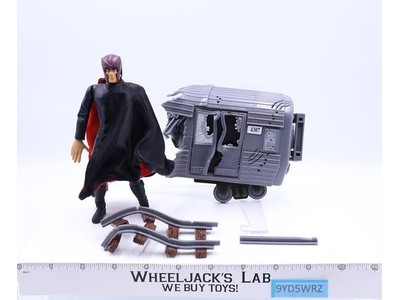 Magneto Train Wreck Marvel  X-Men The Movie 2000 ToyBiz Action Figure Complete