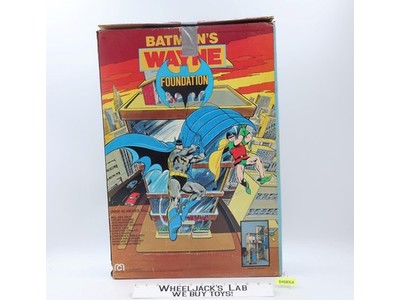 Batman's Wayne Foundation 100% Complete 1977 Mego Action Figure Playset