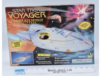 Starship USS Voyager Star Trek Voyager 1995 Playmates Action Figure