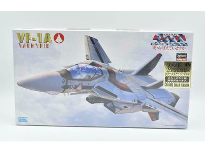 Hasegawa 1/72 VF-1A Valkyrie Colored Clear Version model kit