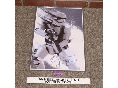 Stormtrooper Star Wars The Force Awakens Kevin Smith AUTOGRAPHED 17x11 Picture