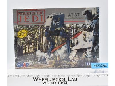 AT-ST MIB Star Wars ROTJ Return Of The Jedi Fundimensions 1984 Vintage