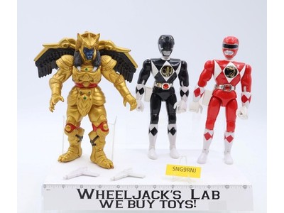 Lot of 2 Rangers + Goldar Mighty Morphin Power Rangers Bandai Action Figures