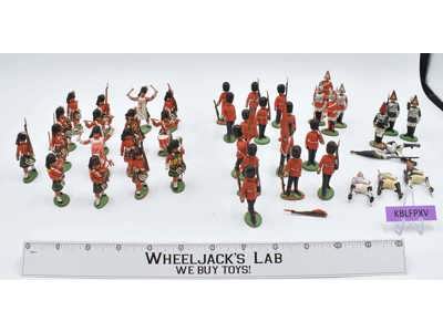Lot of British Army Soldiers Miniature Figurines 1970-80's Unknown Brand