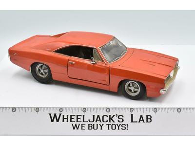 1969 Charger General Lee 2000 Maisto Special Edition Die Cast Car 1/18th Scale