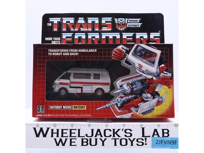 Ratchet Autobot G1 TRANSFORMERS 1985 Hasbro Vintage Action Figure MOSC NEW