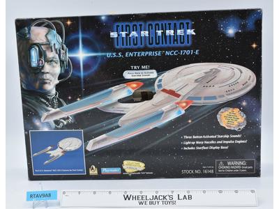 USS Enterprise Star Trek First Contact 1996 Playmates Action Figure