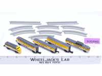 Lot of 5 Train Cars W/ 9 Tracks Pieces 1988-89 Vintage Galoob Micro Machines