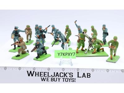 Infantry Soldiers Lot of 15  WWII 1971 Britains Deetail Action Figures