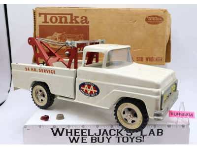 White Wrecker Tow Truck #518 Pressed Steel 1963 Tonka Vintage Toy